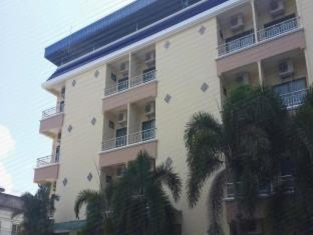 Ritzy House Hotel