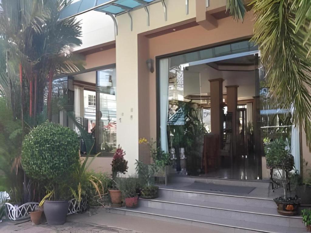 Hotel Ritzy House