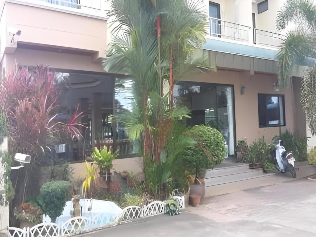 Ritzy House Hotel Chumphon
