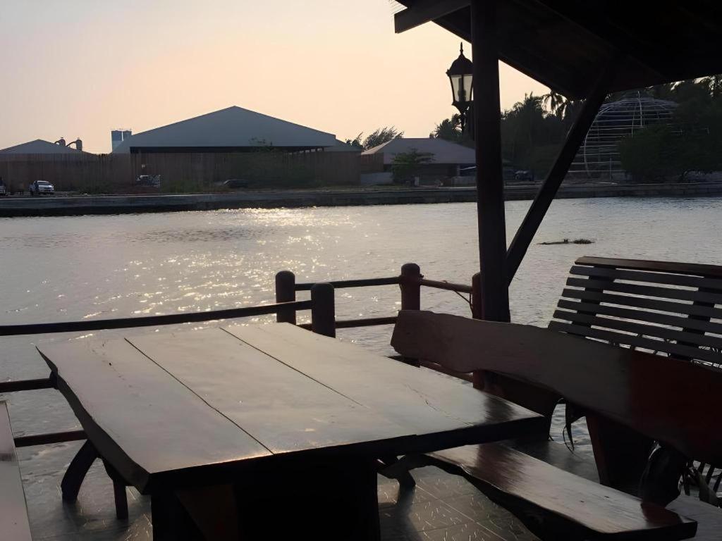 Resort Ruennamyen Amphawa