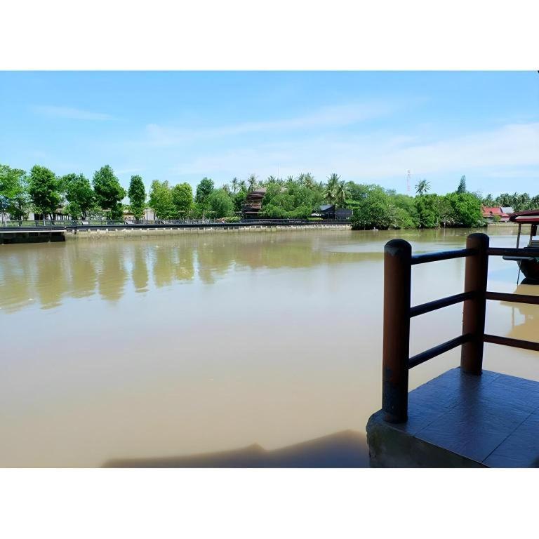 Ruennamyen Amphawa 3*