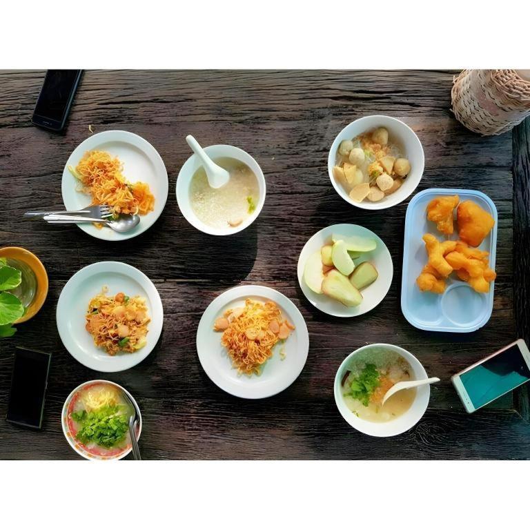 Ruennamyen Amphawa 3*