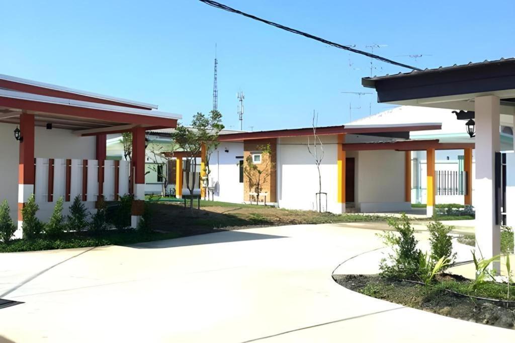 Suanrak Resort Suphan Buri