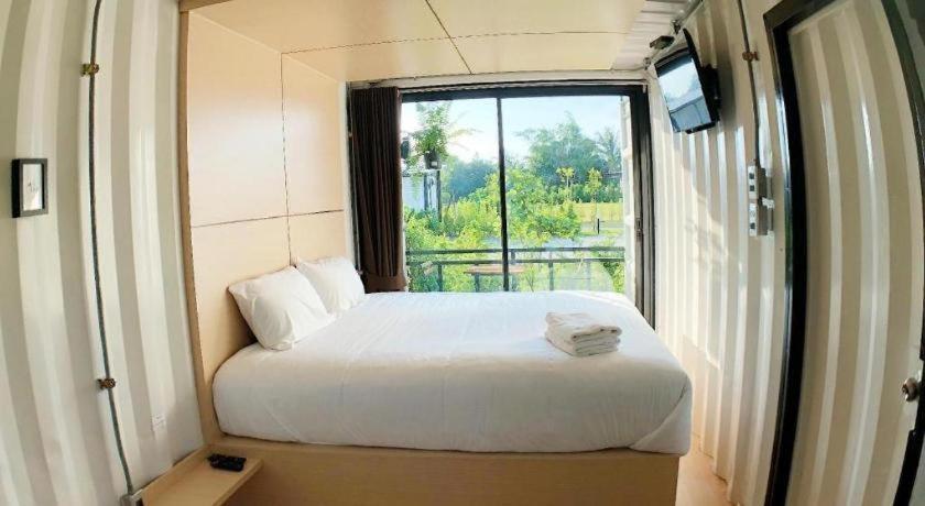 Boxotel Resort