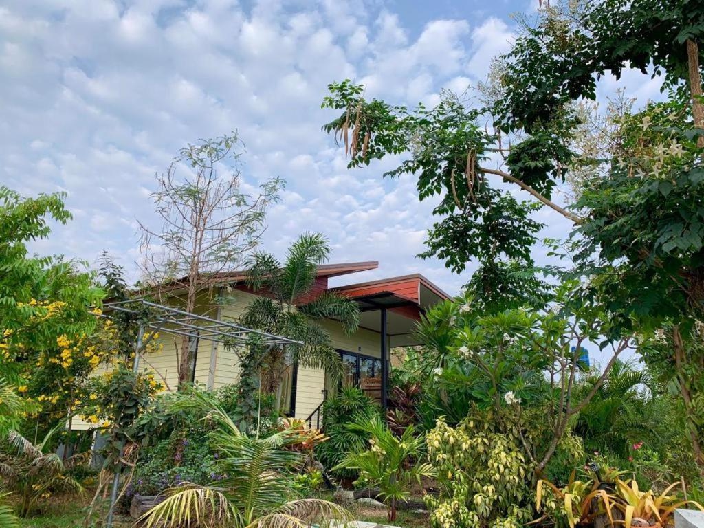 Garden Resort Nang Rong