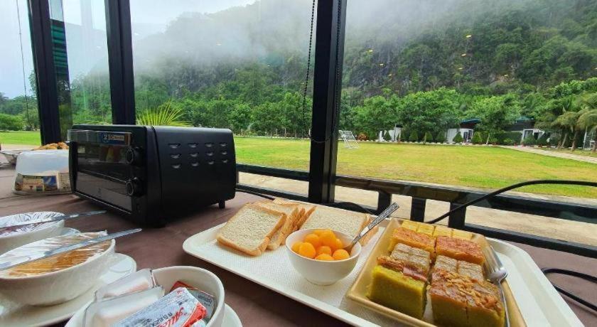 Resort Phuphayot 3*