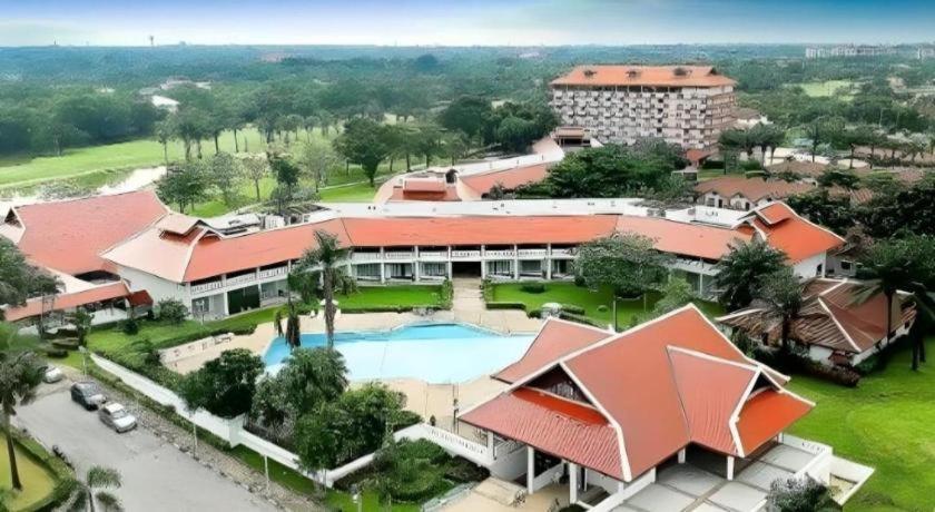 Hotel Pinehurst Golf Club And Pathum Thani