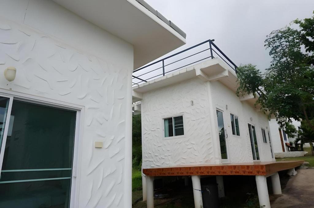 Resort White Rock 3*