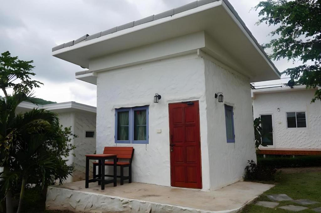 Resort White Rock 3*
