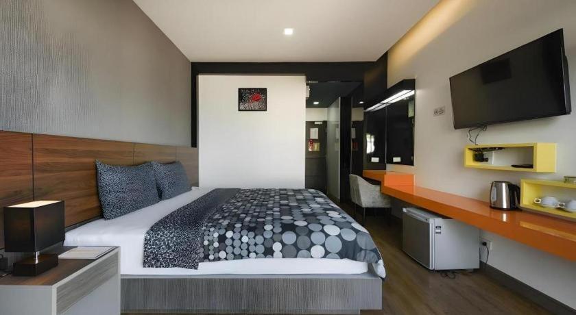The Loft Seaside Sriracha Hotel 3* Si Racha