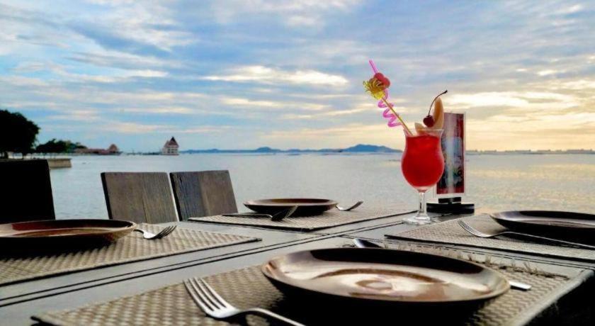 The Loft Seaside Sriracha Hotel