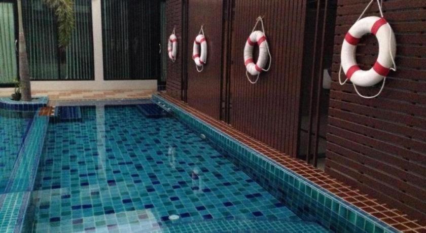 Alvarez Hotel Buriram
