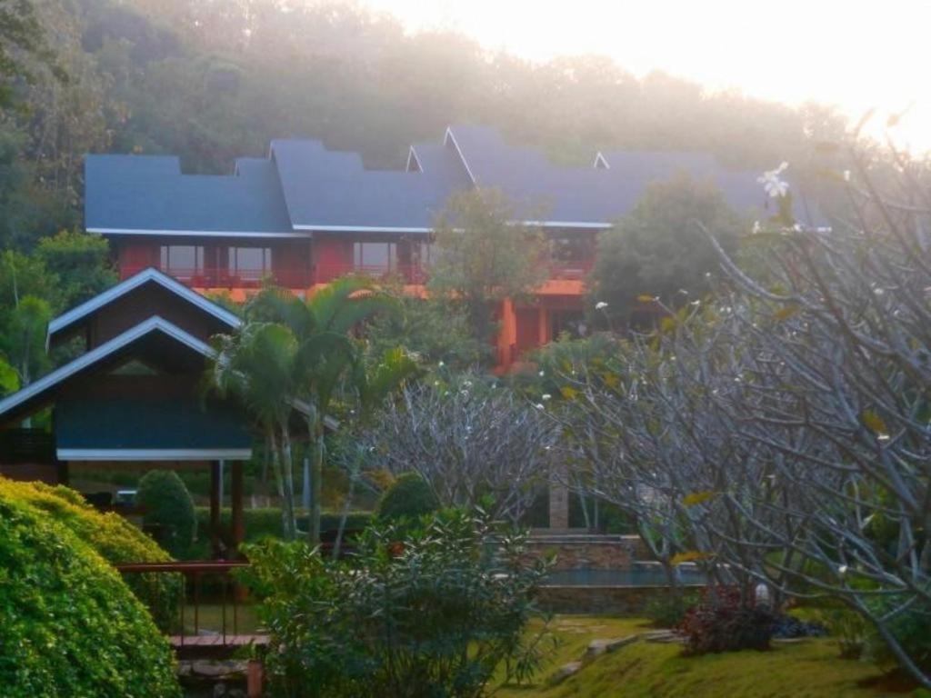 Valley Garden 3*