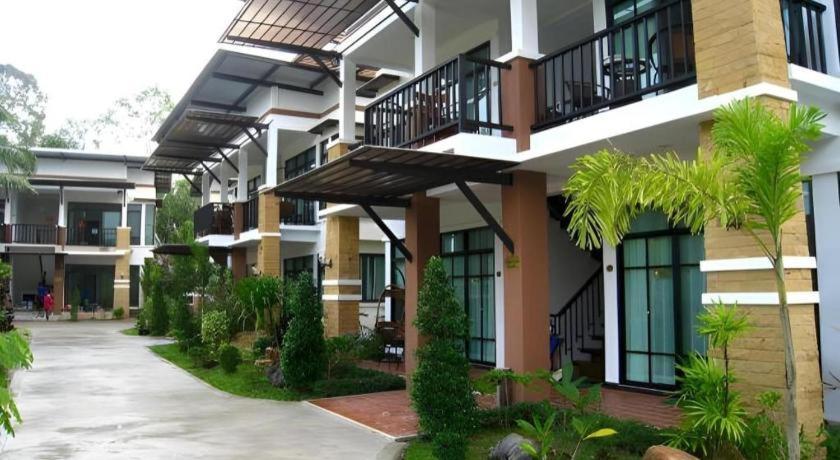 Nattha Waree Hot Spring And Resort