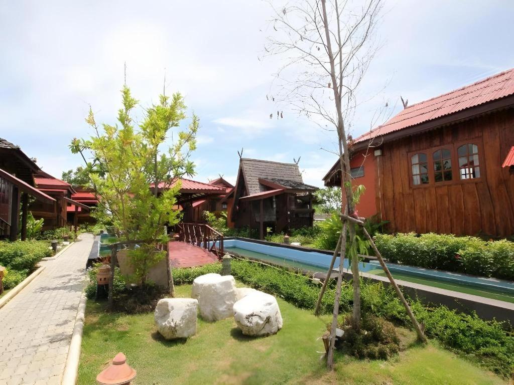 Dang Ky Ploen Tharnnam Resort Ban Nong Khang