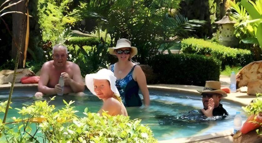 Nattha Waree Hot Spring And Resort