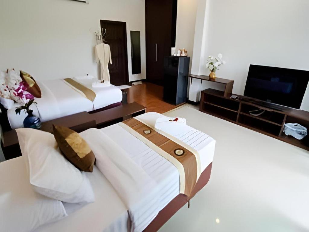 Nattha Waree Hot Spring And 3*