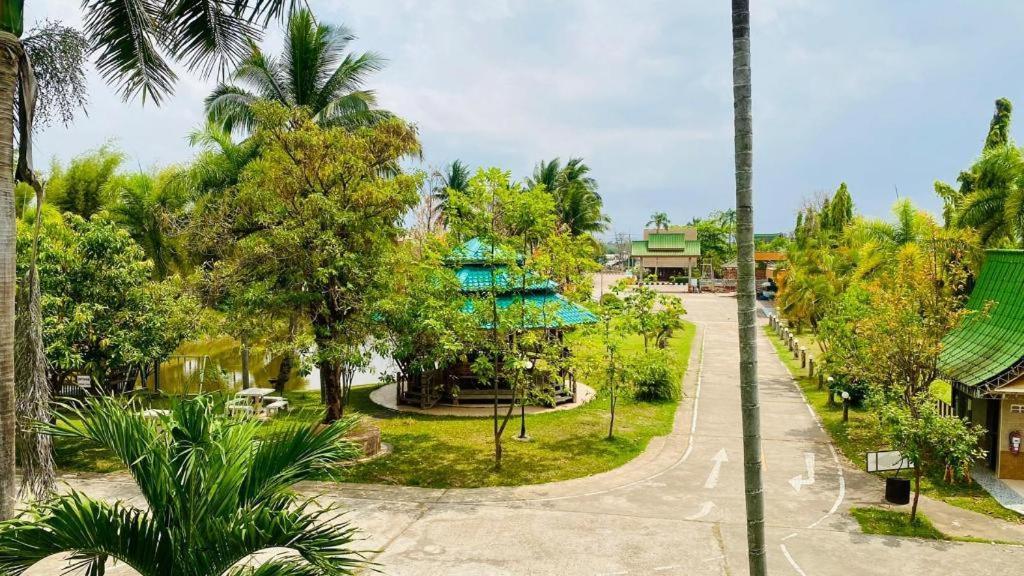Phuphan Park Hotel 3*