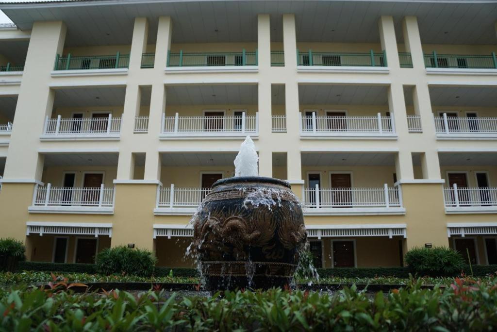Hotel The One