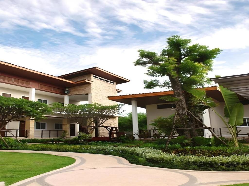 Resort The Park Nang Rong