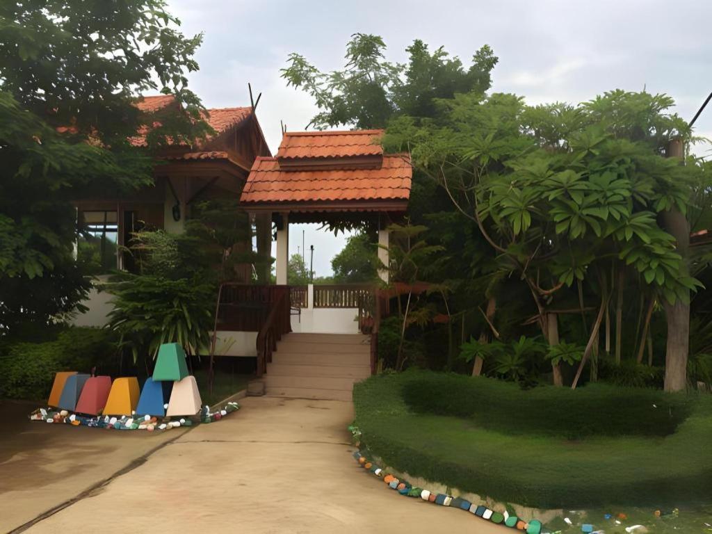 Plaifah Ubon Resort 3*