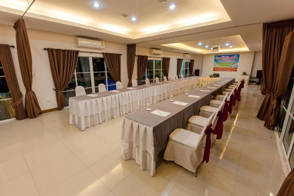 Varee Valley & Restaurant *