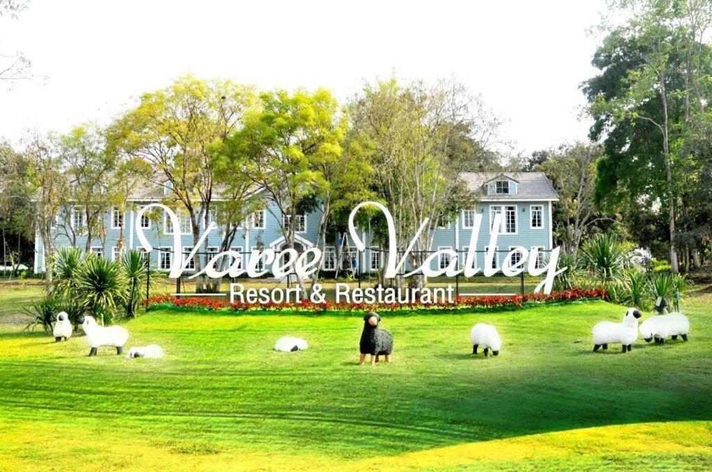 Varee Valley & Restaurant