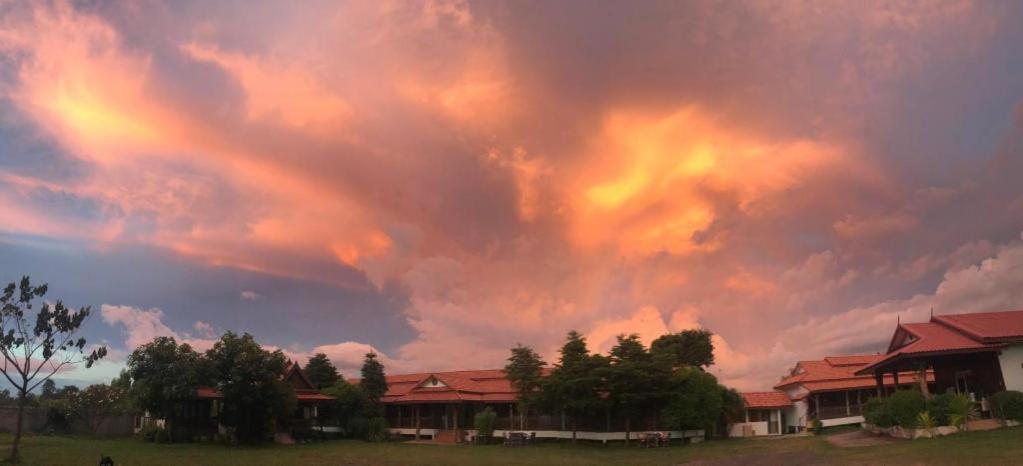 Plaifah Ubon Resort Song Khon
