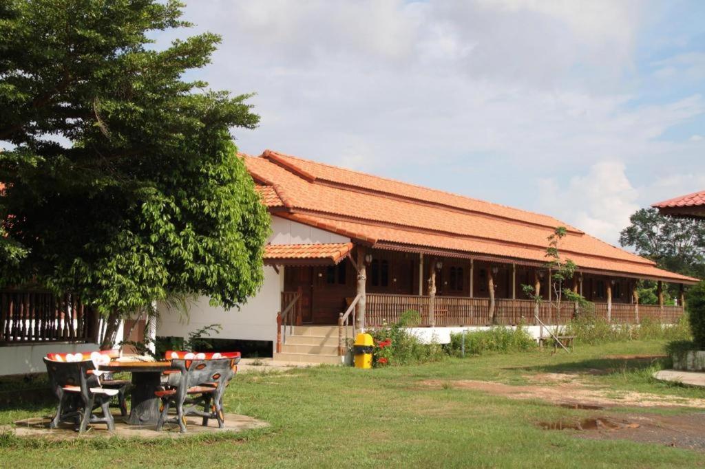 Plaifah Ubon Resort 3*