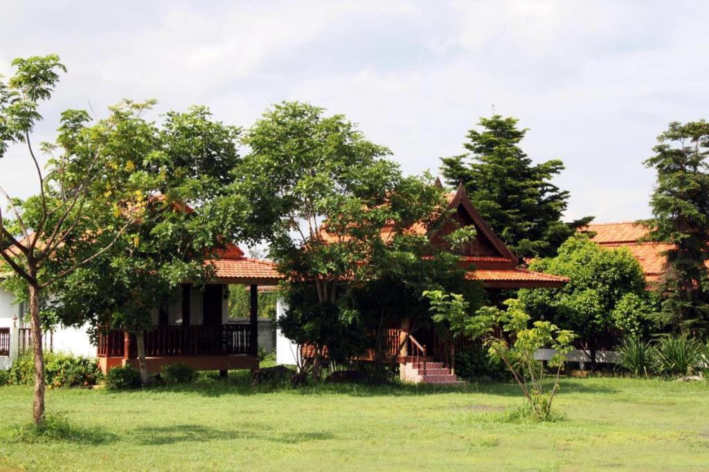 Plaifah Ubon Resort Song Khon