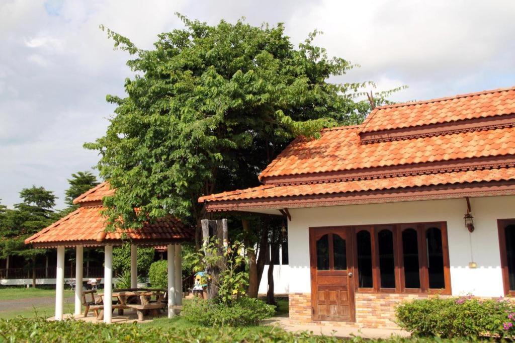 Plaifah Ubon Resort 3*