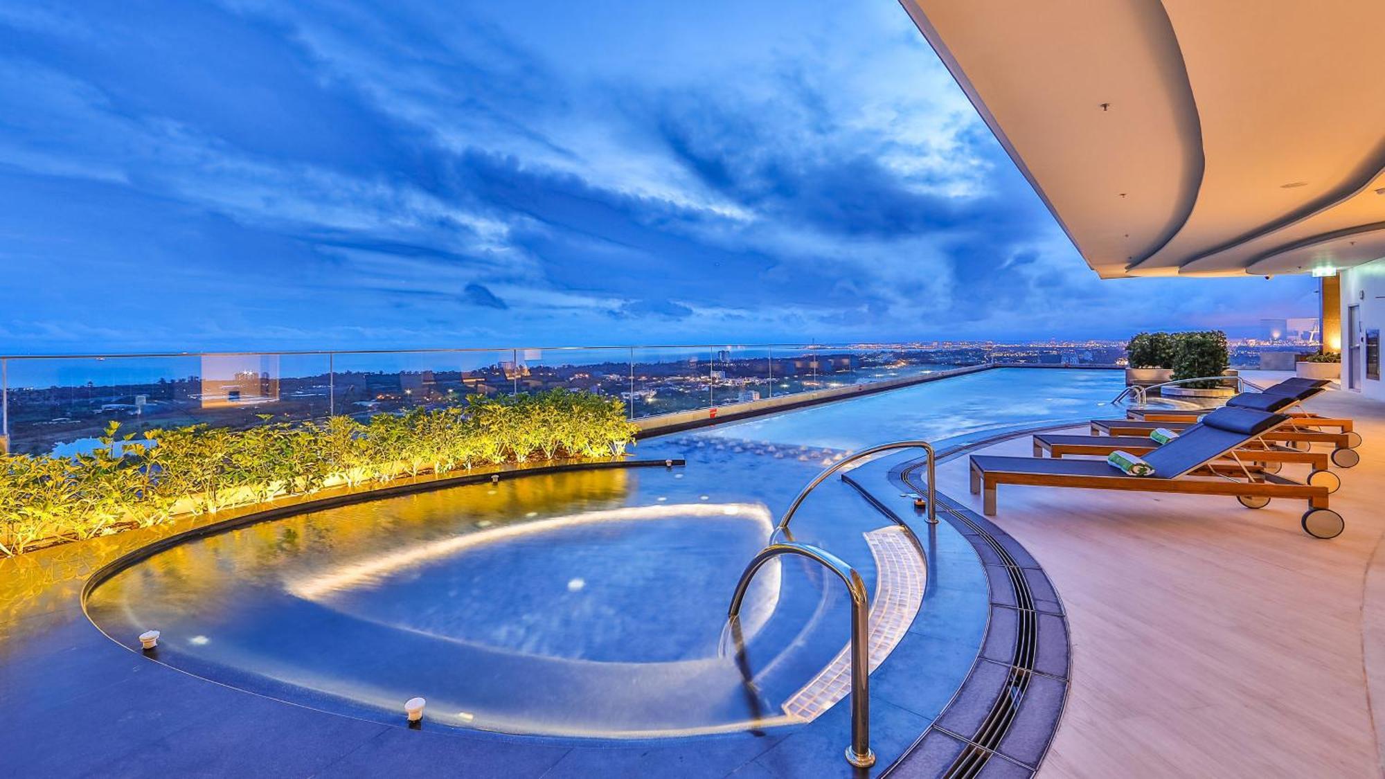 Hotel & Centre By Ihg
