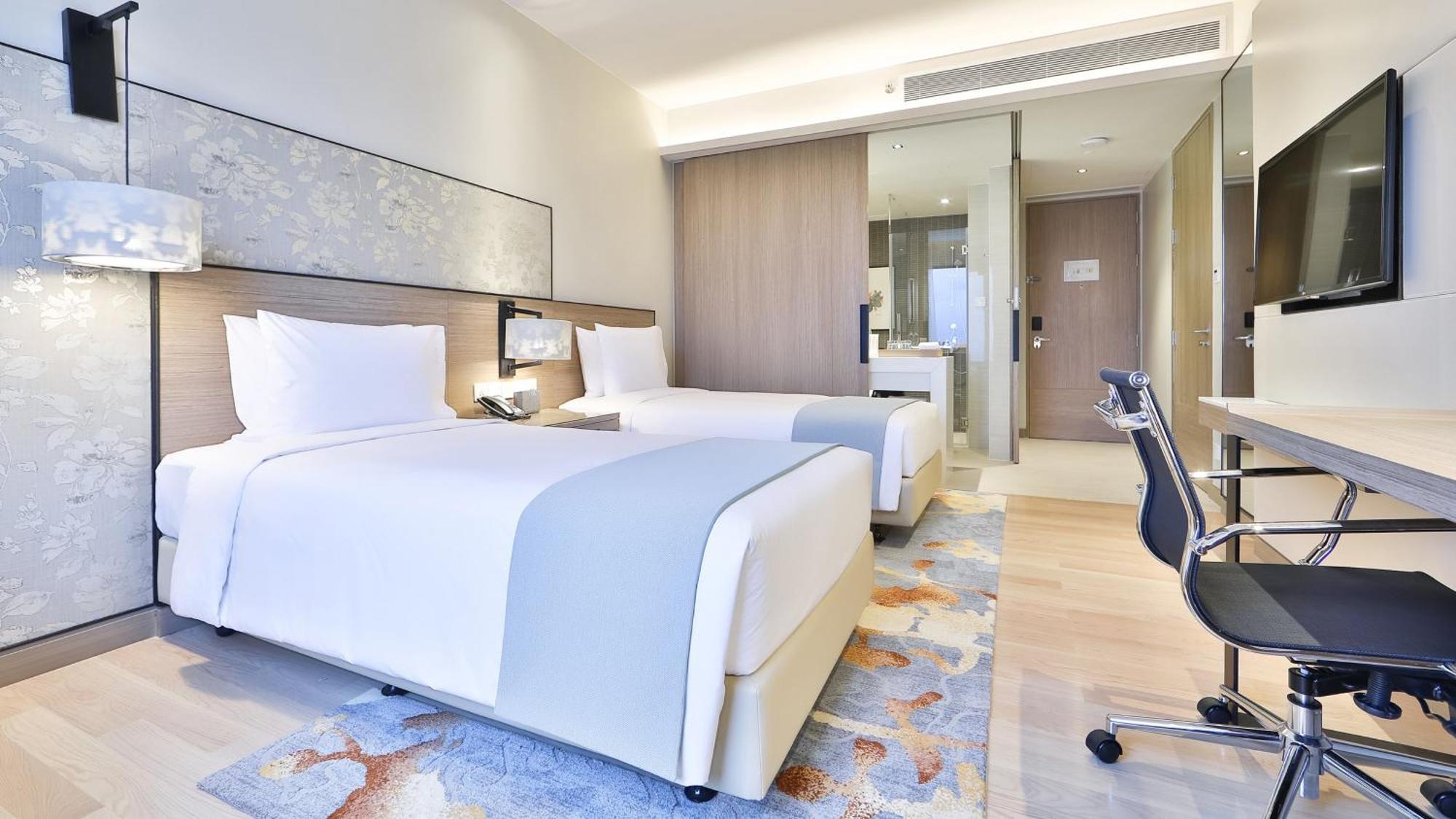 Hotel & Centre By Ihg 5*