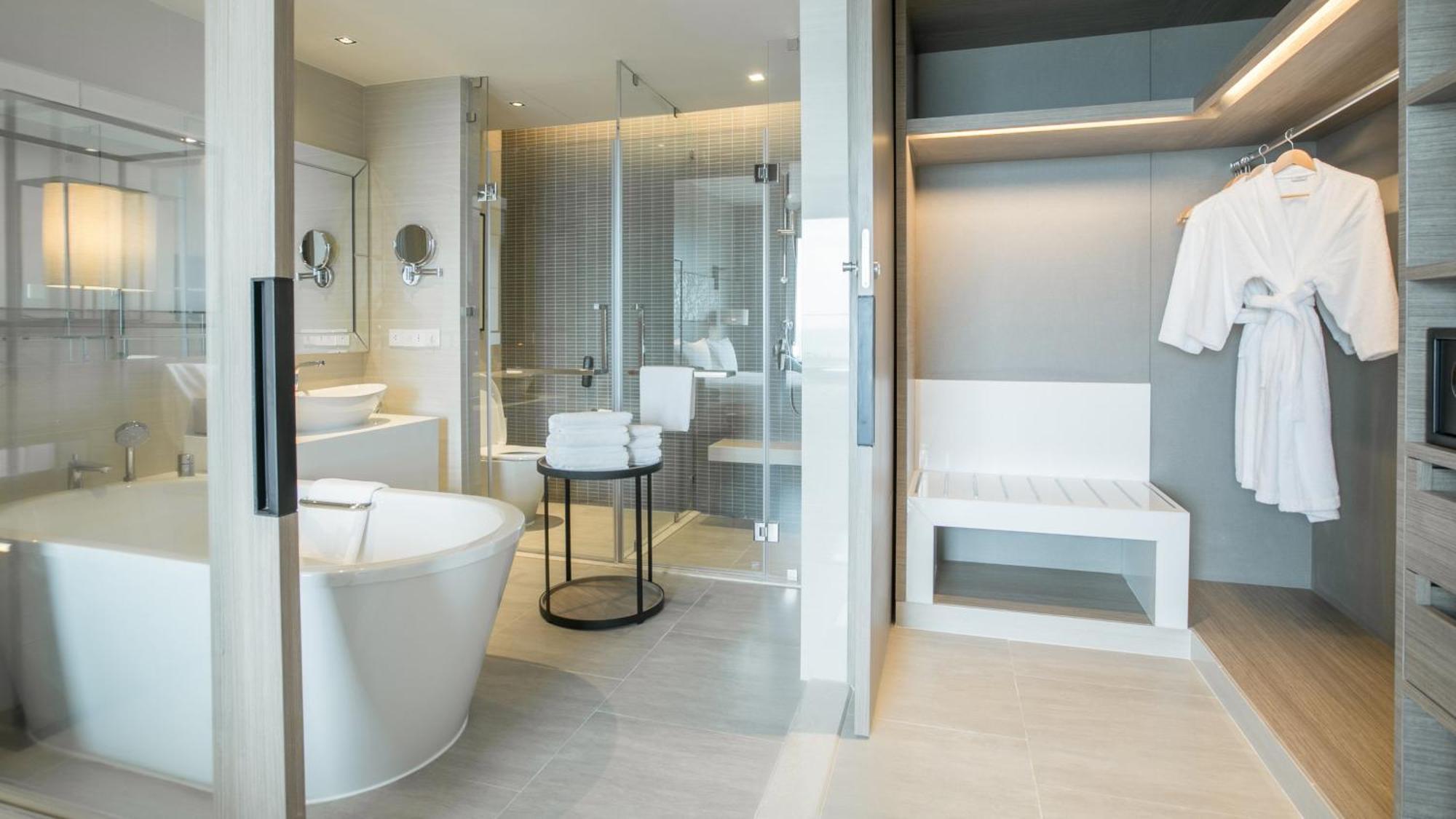 Hotel & Centre By Ihg