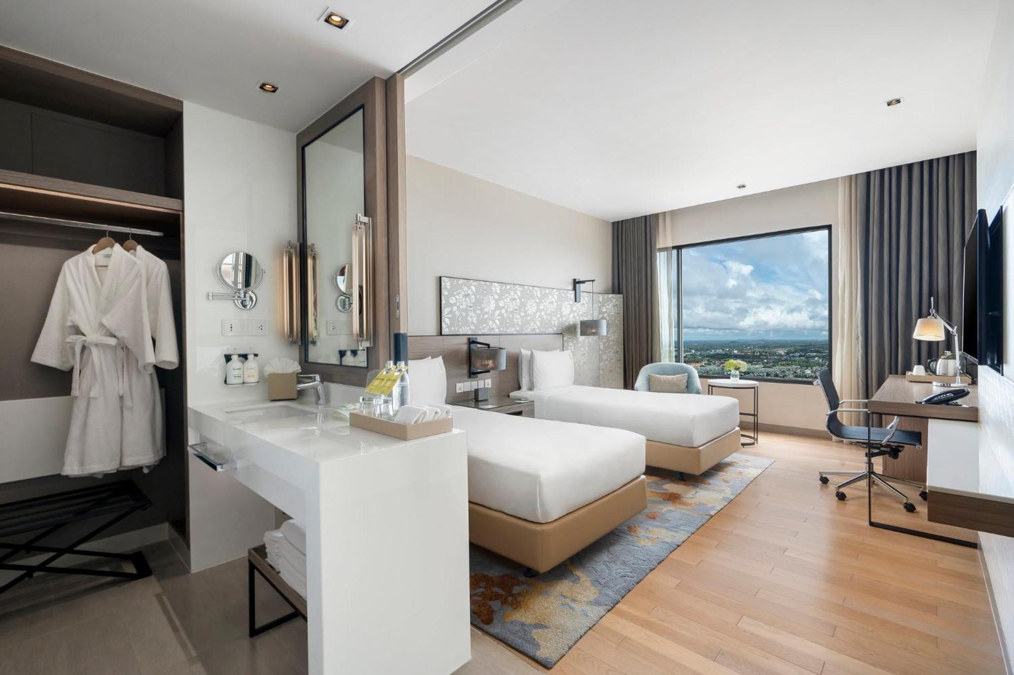 & Centre By Ihg Hotel
