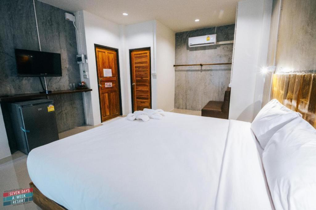 Seven Days A Week Resort Trang