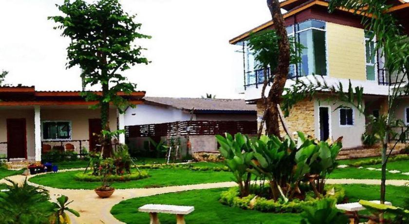 Resort The Park Nang Rong