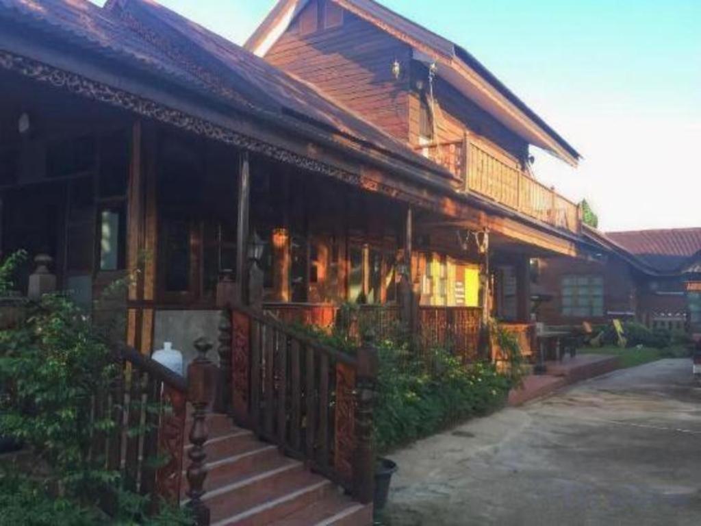 Ruen Lamai Lanna