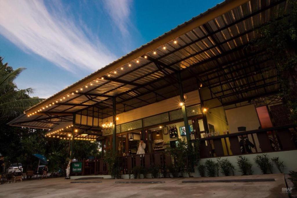 Resort Sunday J & Restaurant