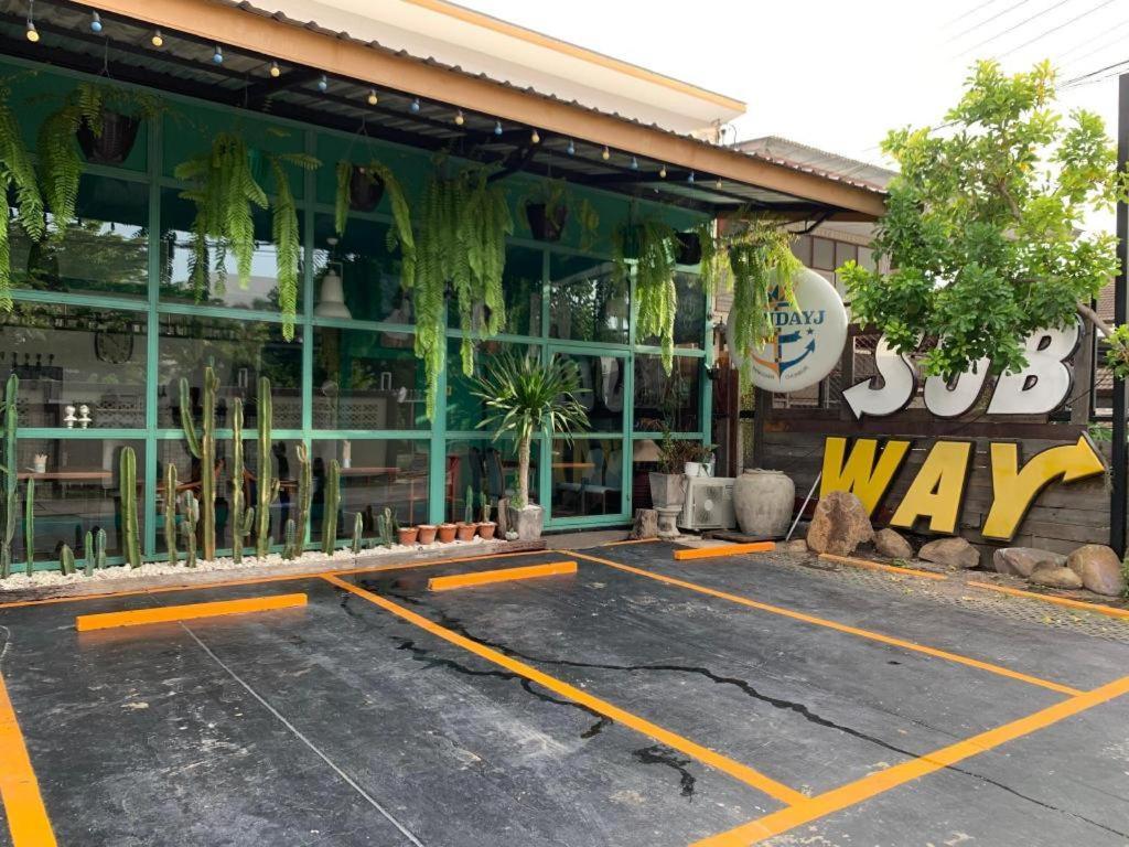 Sunday J & Restaurant Resort Bang Saen