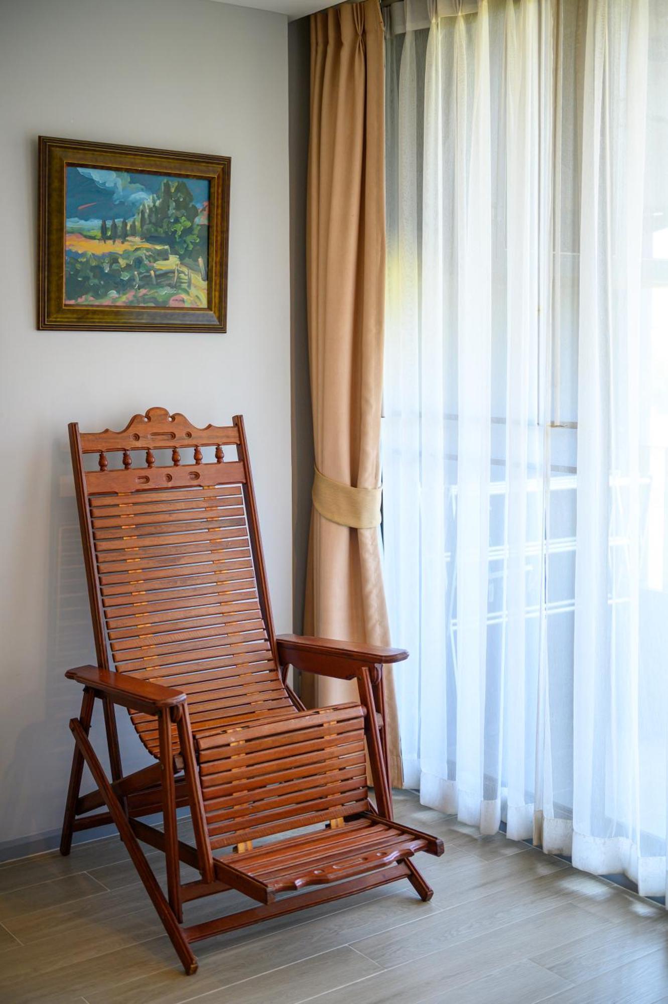 6th Avenue Aparthotel 4*