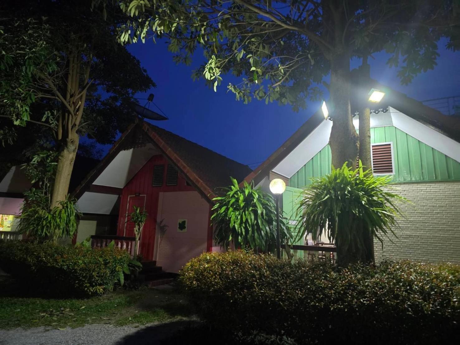 Resort Haad Somboon House *