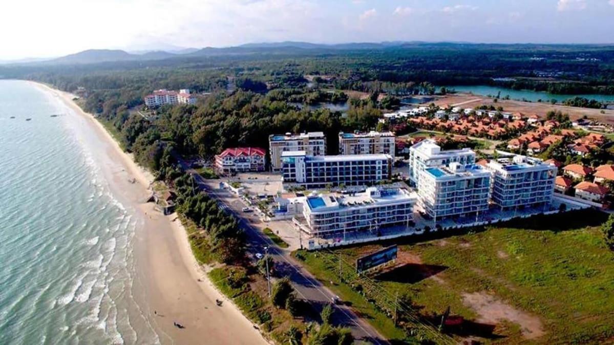 Apartment Grand Blue With Pool And Seaview