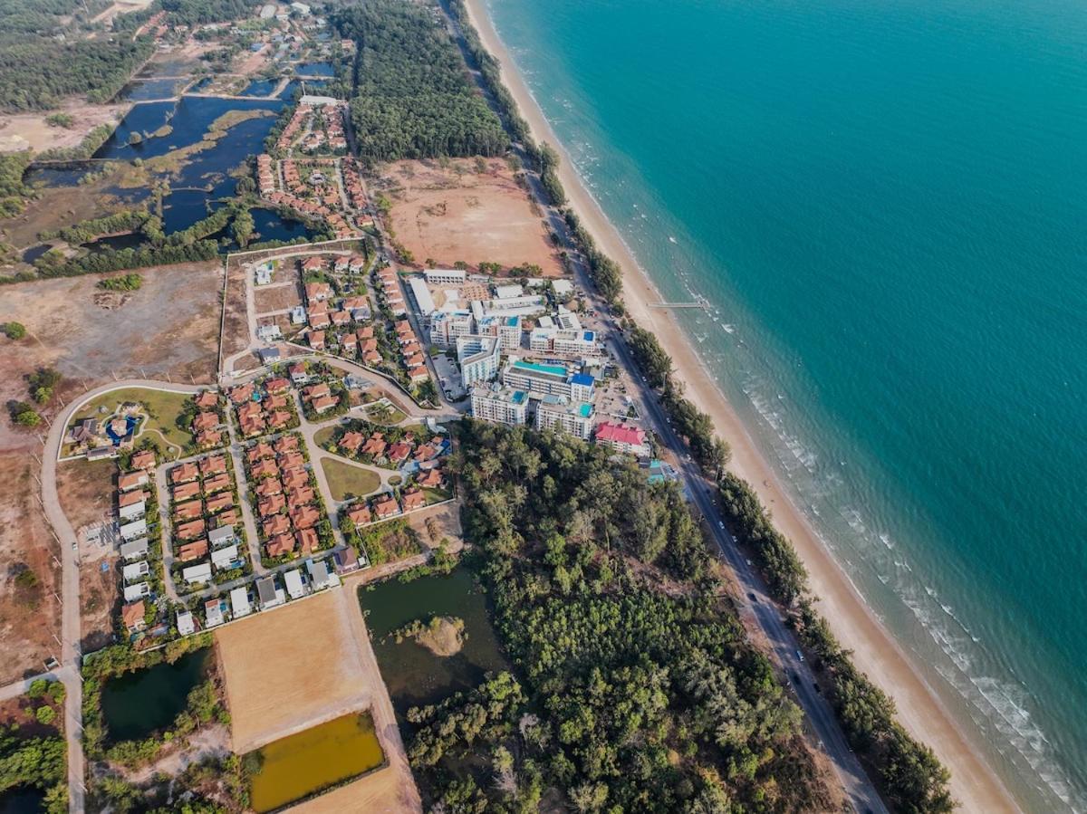 Grand Blue With Pool And Seaview Apartment