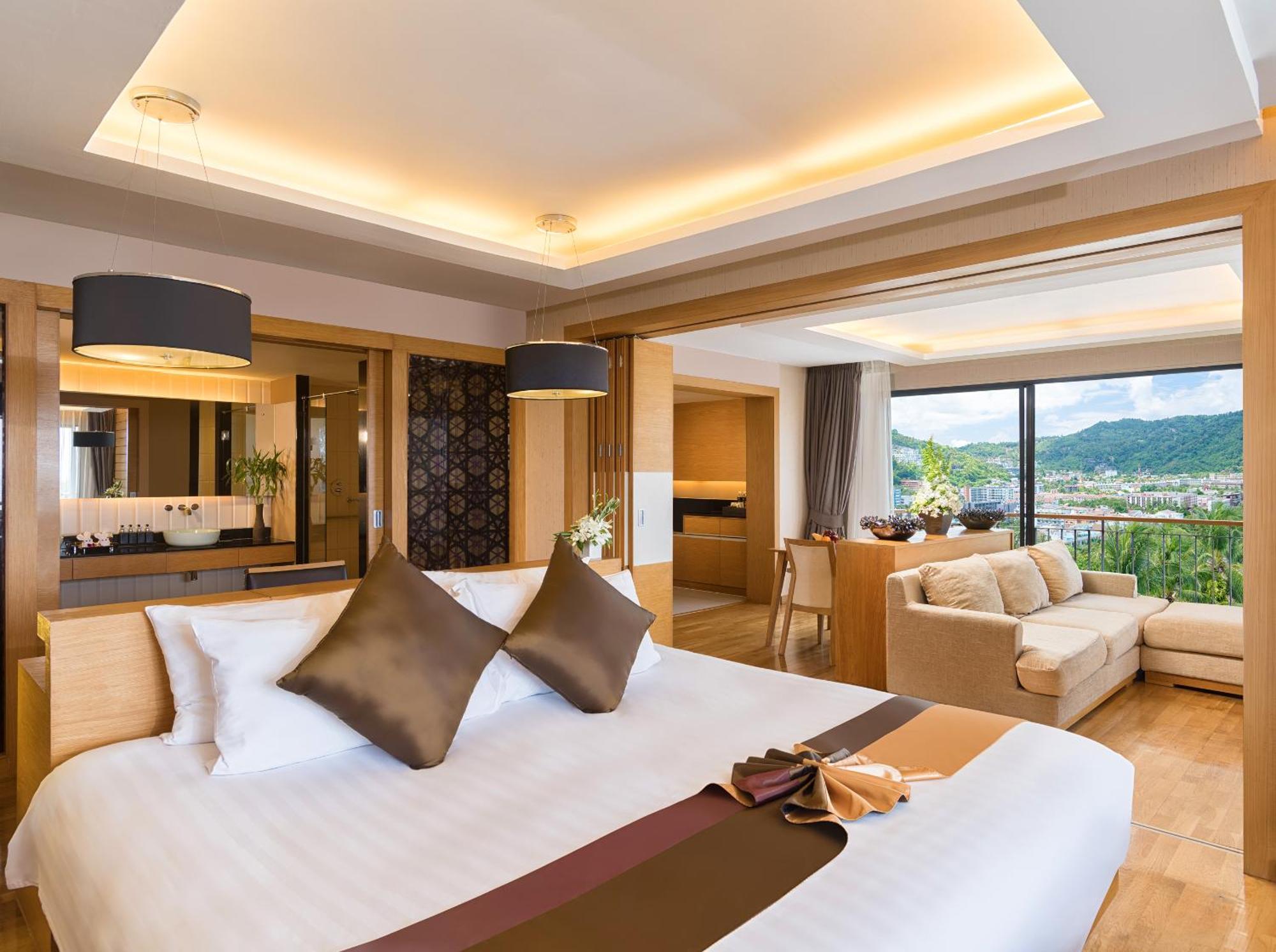 Novotel Phuket Avista And Hotel Praia de Kata