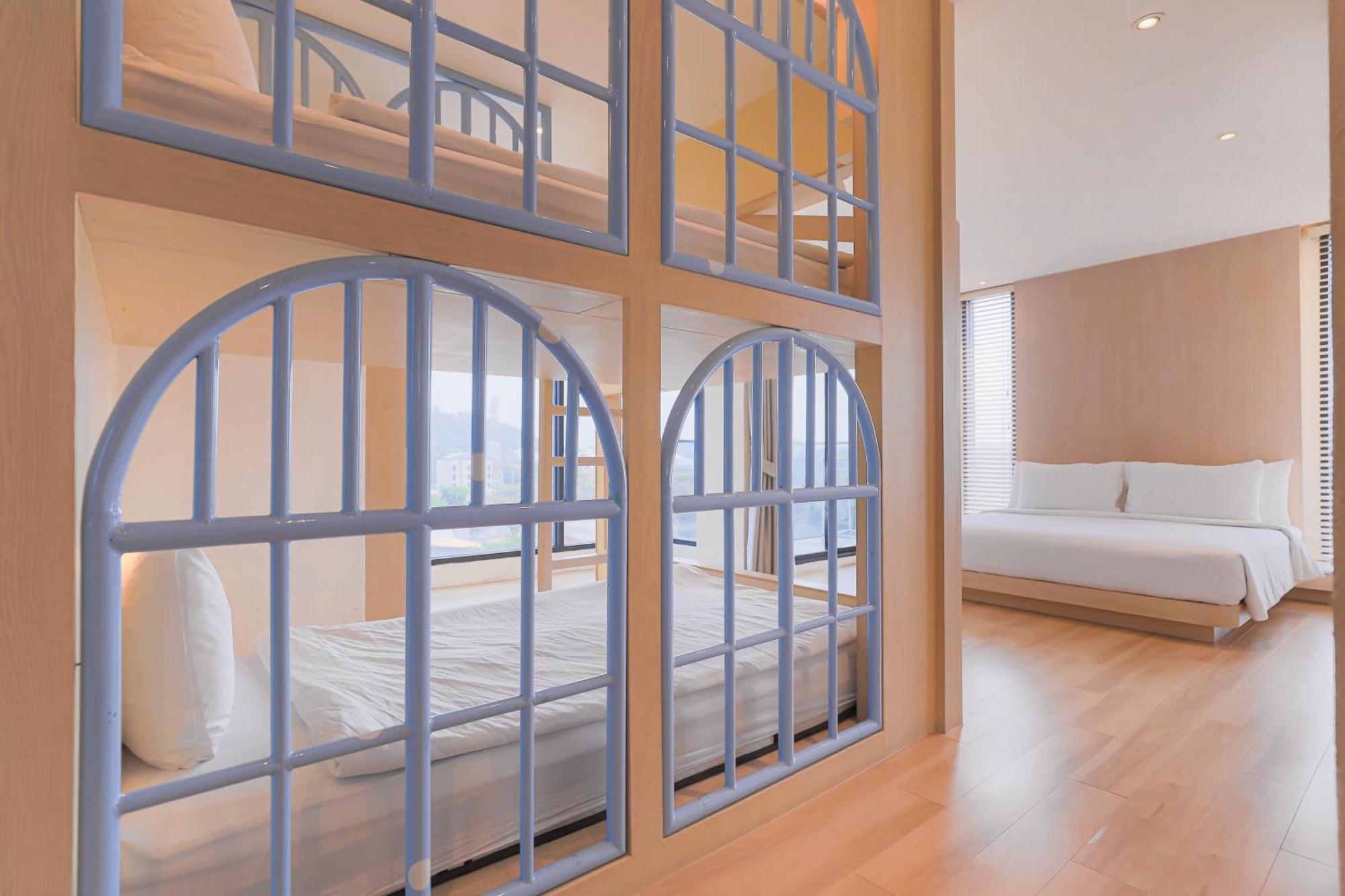 Balcony Seaside Sriracha & Serviced 5*