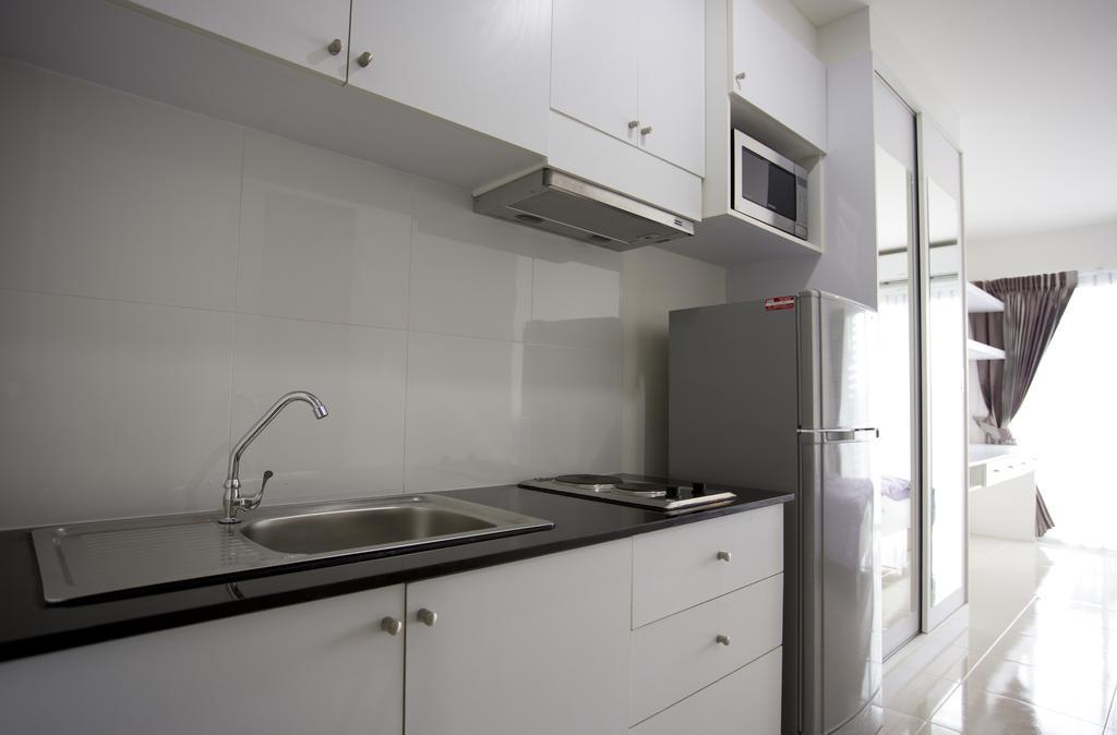 Ratchy Apartment *