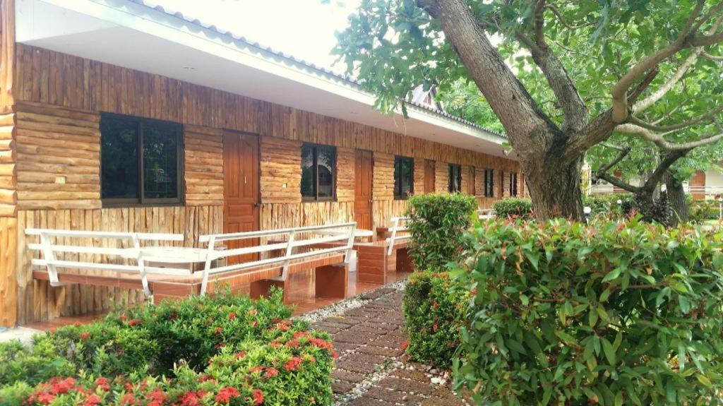 Resort Tanaosri & Creekside Suan Phueng