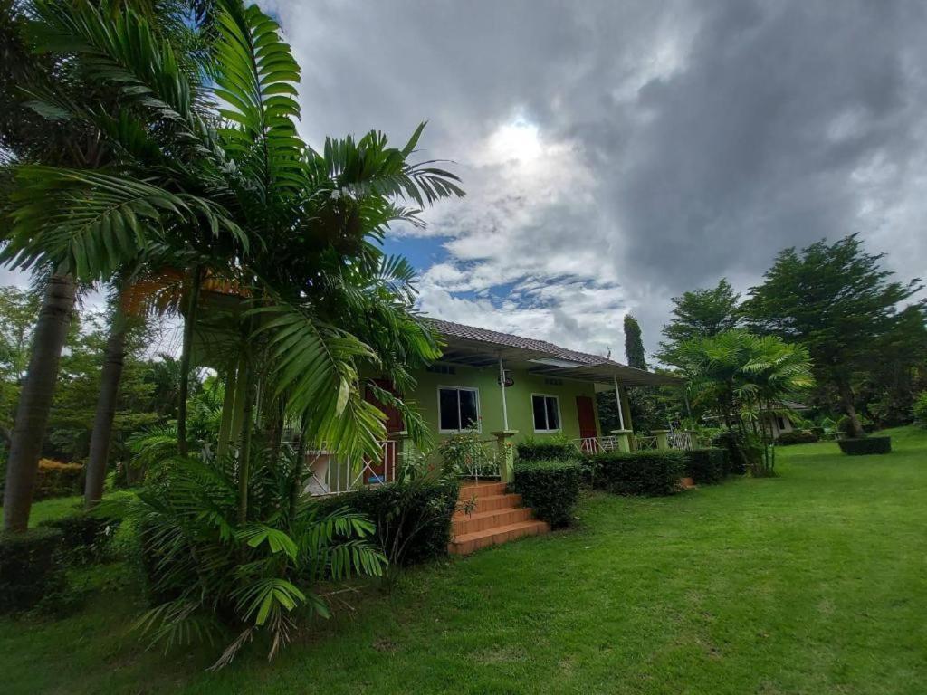 Resort Tanaosri & Creekside
