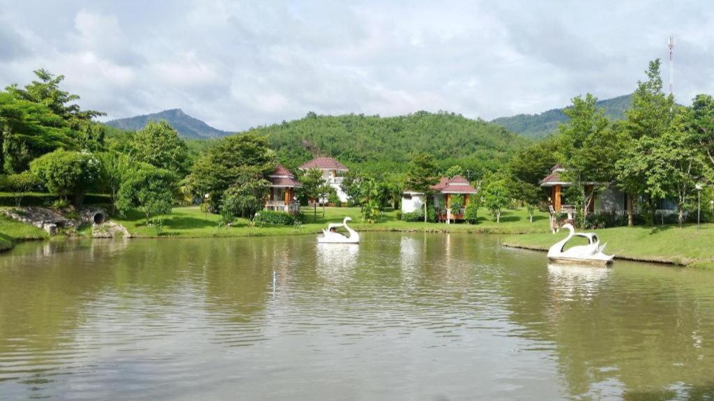 Tanaosri & Creekside Resort Suan Phueng